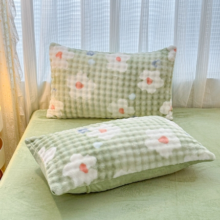 91家纺网 家纺一手货源 找家纺 （总）2025新款250克兔兔牛奶绒大泡泡印花枕套