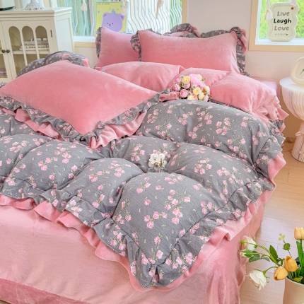 91家纺网 家纺一手货源 找家纺 2025韩版双花边多功能AB面牛奶绒四件套甜美仙女法式花边韩式小碎花印花牛奶绒四件套加绒保暖单被套罩