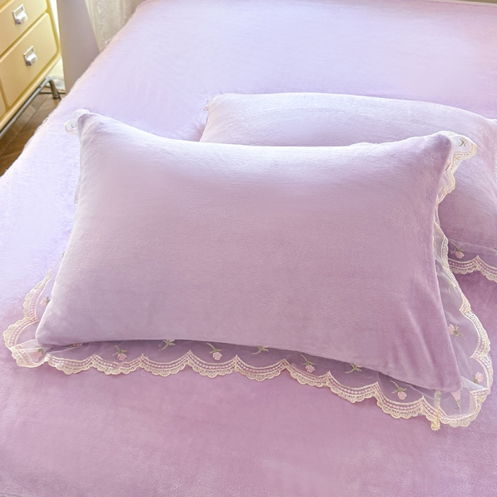 91家纺网 家纺一手货源 找家纺 漫布云2025秋冬新款230g双层绣花花边全消光牛奶绒床裙款四件套纯色蕾丝花边刺绣床裙款三件套 依恋-香芋紫