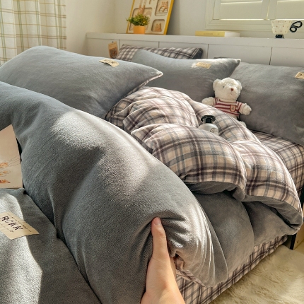 91家纺网 家纺一手货源 找家纺 （总）（含买家秀）2025秋冬新款素色条纹牛奶绒四件套双拼撞色冬季保暖四件套简约风床上用品