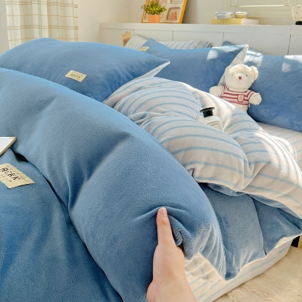 91家纺网 家纺一手货源 找家纺 （总）（含买家秀）2025秋冬新款素色条纹牛奶绒四件套双拼撞色冬季保暖四件套简约风床上用品