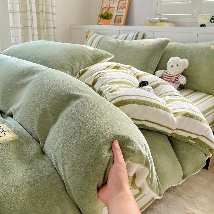 91家纺网 家纺一手货源 找家纺 （总）（含买家秀）2025秋冬新款素色条纹牛奶绒四件套双拼撞色冬季保暖四件套简约风床上用品