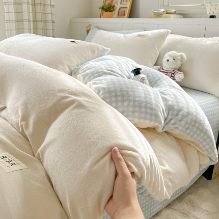91家纺网 家纺一手货源 找家纺 （总）（含买家秀）2025秋冬新款素色条纹牛奶绒四件套双拼撞色冬季保暖四件套简约风床上用品
