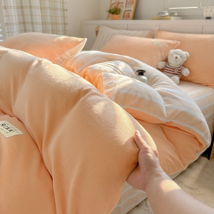 91家纺网 家纺一手货源 找家纺 （总）（含买家秀）2025秋冬新款素色条纹牛奶绒四件套双拼撞色冬季保暖四件套简约风床上用品