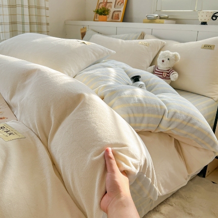 91家纺网 家纺一手货源 找家纺 （总）（含买家秀）2025秋冬新款素色条纹牛奶绒四件套双拼撞色冬季保暖四件套简约风床上用品