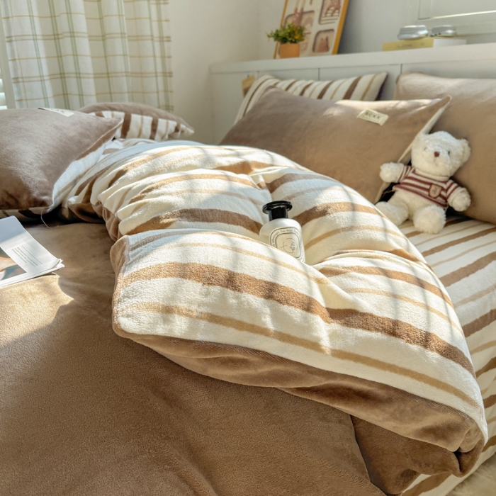 91家纺网 家纺一手货源 找家纺 （总）（含买家秀）2025秋冬新款素色条纹牛奶绒四件套双拼撞色冬季保暖四件套简约风床上用品