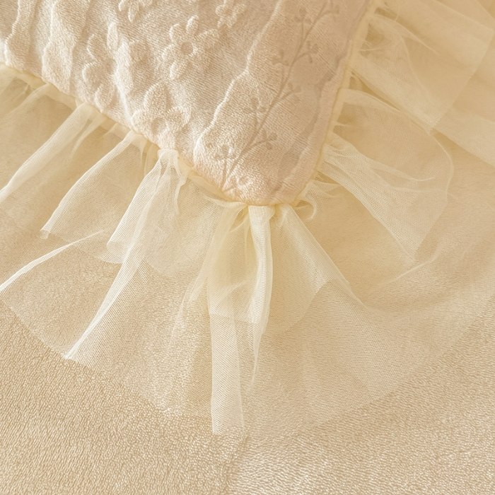 91家纺网 家纺一手货源 找家纺 2025漫布云纺360g全消光牛奶绒工艺款蕾丝盘花立体雕花绒牛奶绒四件套刺绣绣花套件 安琪-奶油白 