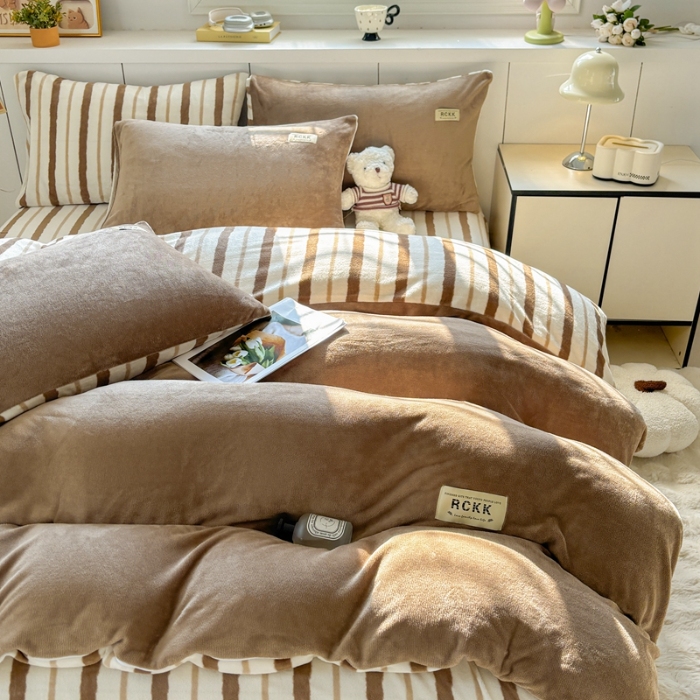 91家纺网 家纺一手货源 找家纺 （总）（含买家秀）2025秋冬新款素色条纹牛奶绒四件套双拼撞色冬季保暖四件套简约风床上用品