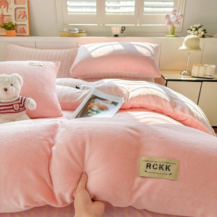 91家纺网 家纺一手货源 找家纺 （总）（含买家秀）2025秋冬新款素色条纹牛奶绒四件套秋冬爆款加厚冬季保暖四件套简约风床上用品