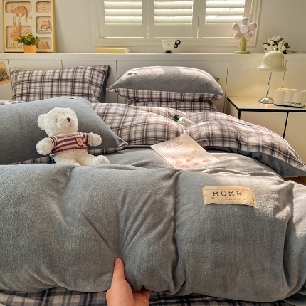 91家纺网 家纺一手货源 找家纺 （总）（含买家秀）2025秋冬新款素色条纹牛奶绒四件套秋冬爆款加厚冬季保暖四件套简约风床上用品