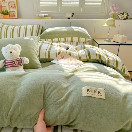 91家纺网 家纺一手货源 找家纺 （总）（含买家秀）2025秋冬新款素色条纹牛奶绒四件套秋冬爆款加厚冬季保暖四件套简约风床上用品