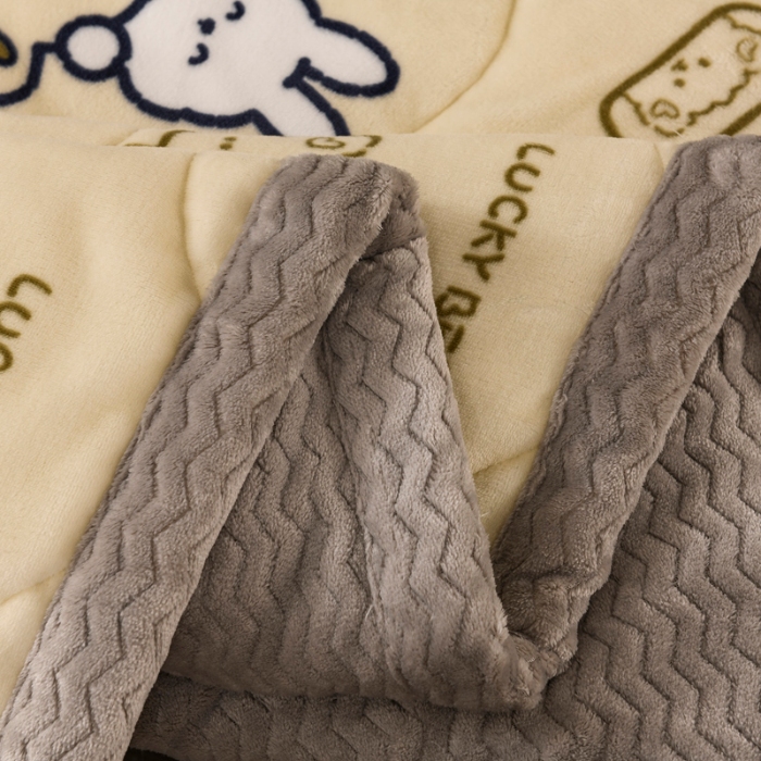 91家纺网 家纺一手货源 找家纺 【长期供应】三层夹棉牛奶绒印花盖毯秋冬午睡毯可机洗网红直播毛毯爆款