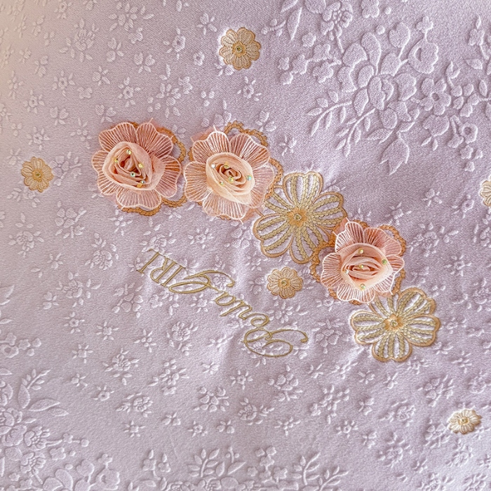 91家纺网 家纺一手货源 找家纺 2025漫布云纺360g全消光牛奶绒工艺款蕾丝盘花立体雕花绒牛奶绒四件套刺绣绣花套件 温婉-梦幻紫 