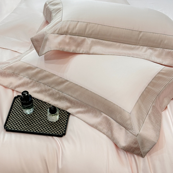 91家纺网 家纺一手货源 找家纺 高档礼盒装彩金色织提花50*50S贡缎纯棉加厚磨毛四件套100%全棉 桃花粉-马德里-彩金色织提花纯棉磨毛