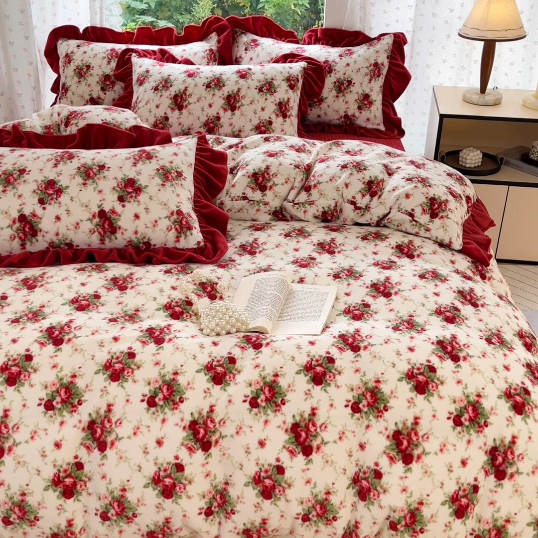 91家纺网 家纺一手货源 找家纺 （总）牵依 2025新款韩版牛奶绒夹棉床盖四件套