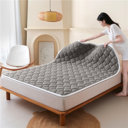 91家纺网 家纺一手货源 找家纺 （总）索弗莱家纺 2025秋冬超暖抗静电摇粒绒加厚床垫