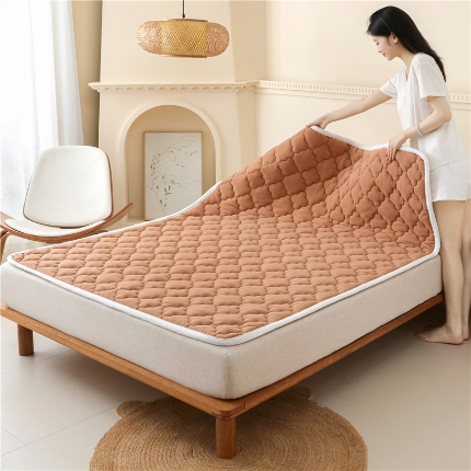 91家纺网 家纺一手货源 找家纺 （总）索弗莱家纺 2025秋冬超暖抗静电摇粒绒加厚床垫