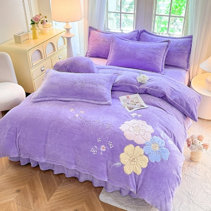 91家纺网 家纺一手货源 找家纺 （总）苏米娜2025秋冬新款全消光大版花卉平绣牛奶绒刺绣款四件套--绽放系列