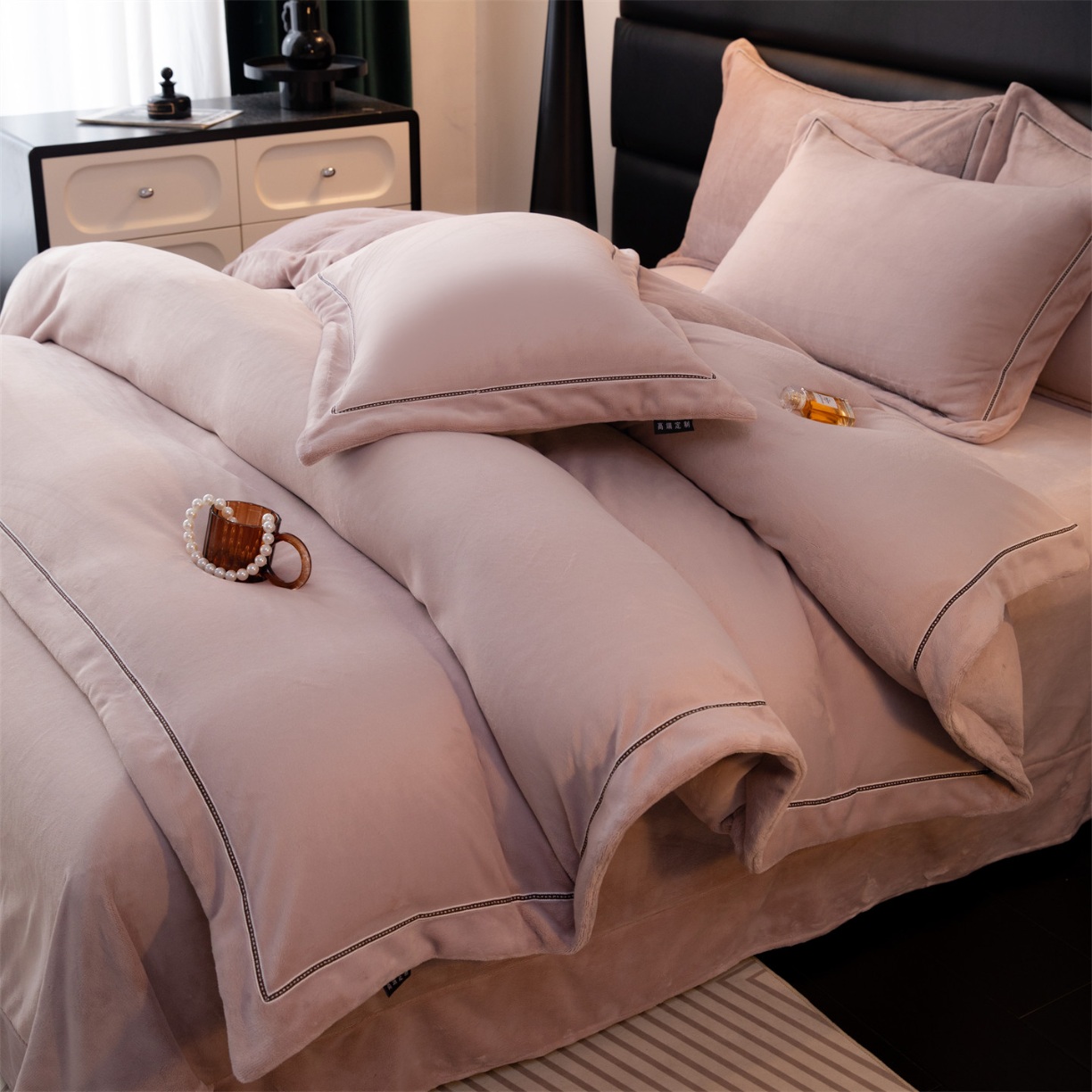 91家纺网 家纺一手货源 找家纺 （总）雅高 2025新款240克高克重全工艺色织纯色加厚牛奶绒四件套塔芙绒婴儿绒雪花绒雕花绒四件套牛奶绒被套床笠床单