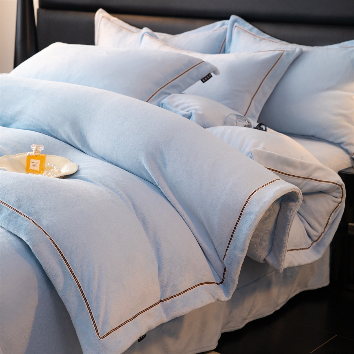 91家纺网 家纺一手货源 找家纺 （总）雅高 2025新款240克高克重全工艺色织纯色加厚牛奶绒四件套塔芙绒婴儿绒雪花绒雕花绒四件套牛奶绒被套床笠床单