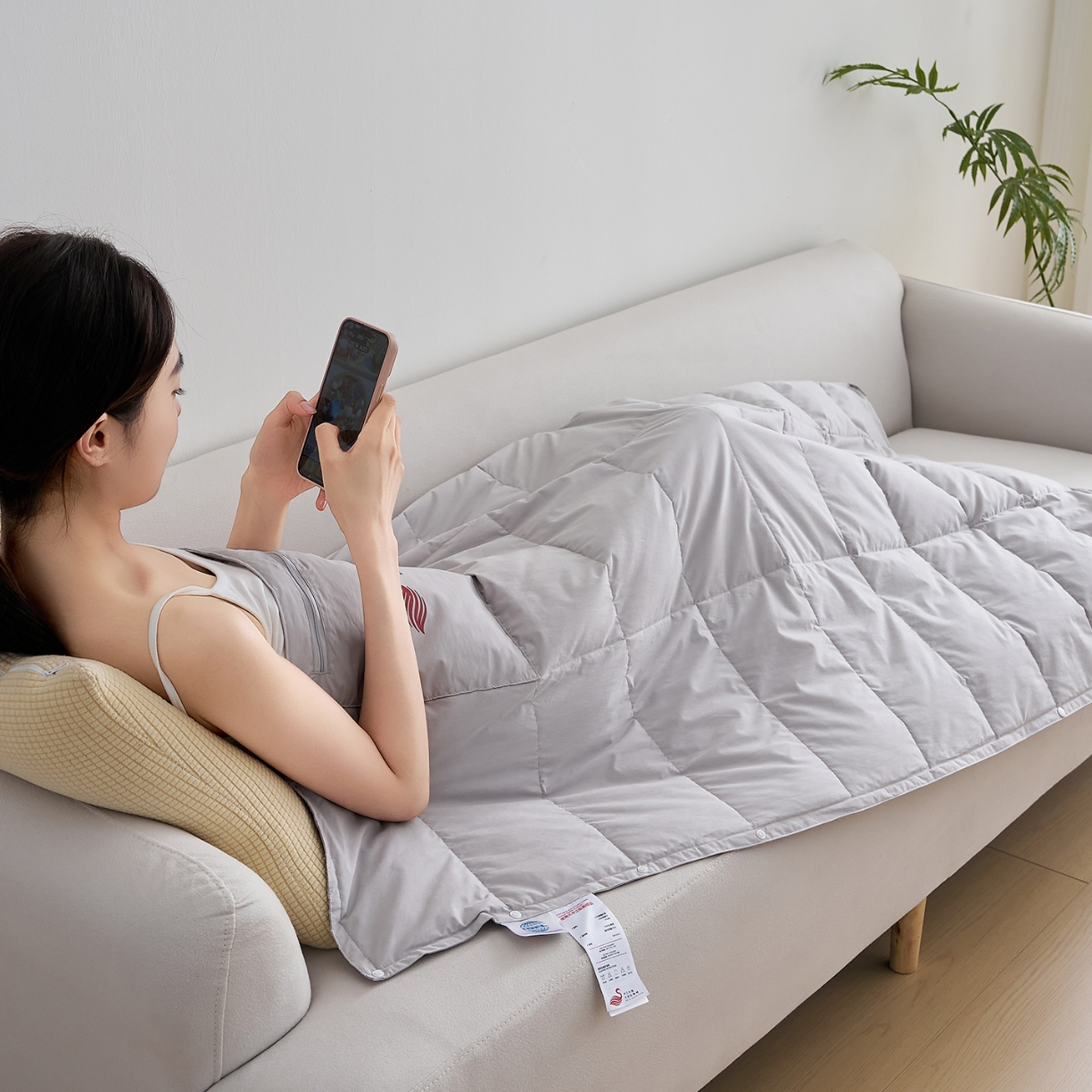 91家纺网 家纺一手货源 找家纺 （总）乐可 2025新款便携多功能鹅绒毯盖被子