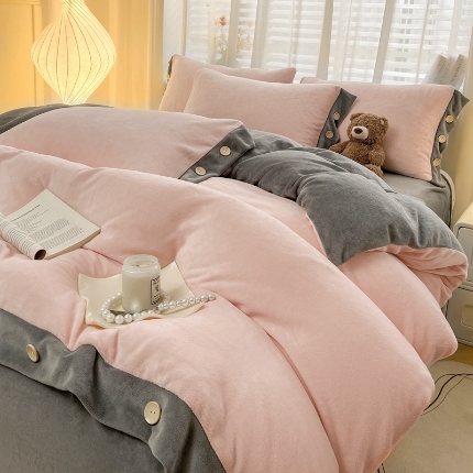91家纺网 家纺一手货源 找家纺 （含买家秀）2025新款纯色双拼牛奶绒四件套纽扣款秋冬加厚保暖床单床笠款床品套件