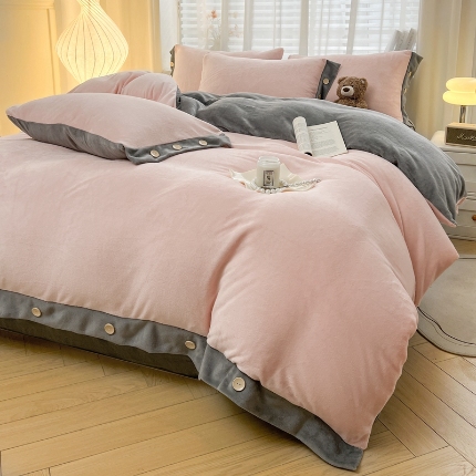 91家纺网 家纺一手货源 找家纺 (含买家秀)2025秋冬新款纯色双拼牛奶绒四件套纽扣款简约纽扣工艺款加厚保暖床单床笠四件套