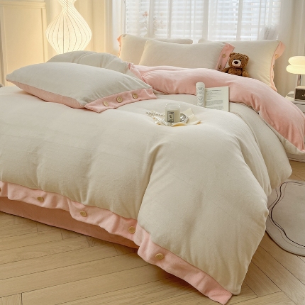 91家纺网 家纺一手货源 找家纺 (含买家秀)2025秋冬新款纯色双拼牛奶绒四件套纽扣款简约纽扣工艺款加厚保暖床单床笠四件套
