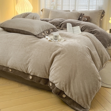 91家纺网 家纺一手货源 找家纺 (含买家秀)2025秋冬新款纯色双拼牛奶绒四件套纽扣款简约纽扣工艺款加厚保暖床单床笠四件套