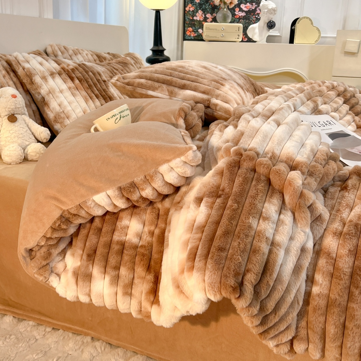 91家纺网 家纺一手货源 找家纺 （总）2025年新款 高克重 短毛绒兔毛绒牛奶绒四件套-8斤 晕彩系列