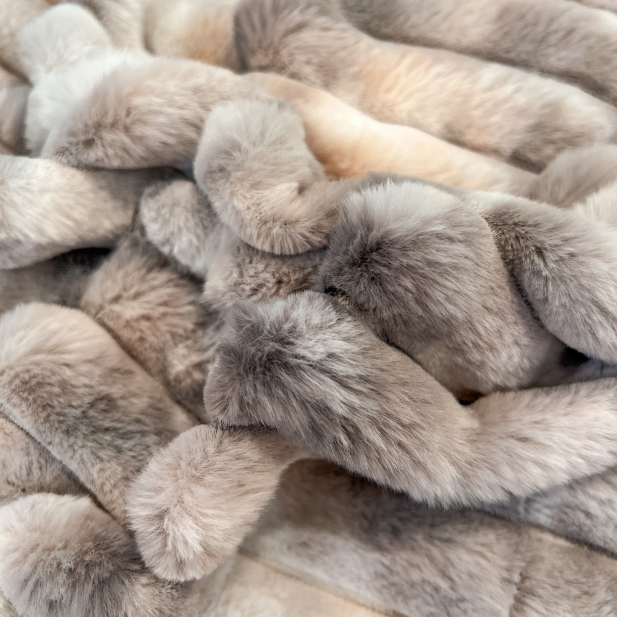 91家纺网 家纺一手货源 找家纺 （总）2025年新款 高克重 短毛绒兔毛绒牛奶绒四件套-8斤 晕彩系列