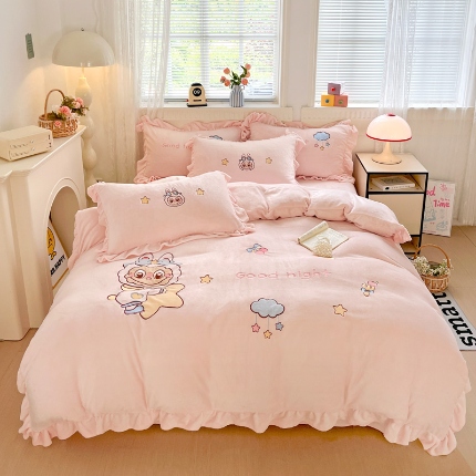 91家纺网 家纺一手货源 找家纺 （总）星尚家纺 2025新款全消光230gA类加厚保暖牛奶绒卡通贴布绣绣花刺绣三四件套