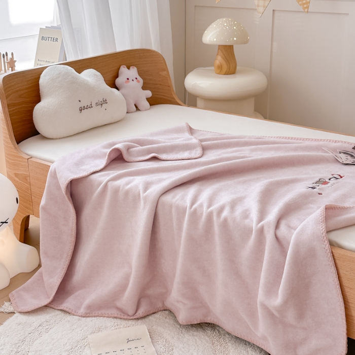 91家纺网 家纺一手货源 找家纺 梵星摄影  儿童毛毯拍摄赏析