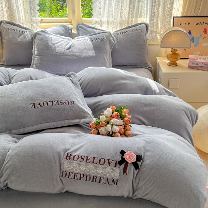 91家纺网 家纺一手货源 找家纺 （总）2025外贸跑量款加厚清新公主法式风花卉纯色牛奶绒贴布绣刺绣花四件套单品床单被套婴儿绒法兰绒兔毛绒四件套