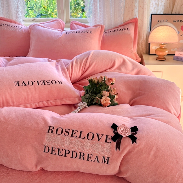 91家纺网 家纺一手货源 找家纺 （总）2025外贸跑量款加厚清新公主法式风花卉纯色牛奶绒贴布绣刺绣花四件套单品床单被套婴儿绒法兰绒兔毛绒四件套