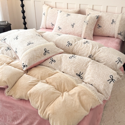 91家纺网 家纺一手货源 找家纺 （总）【苏东来】2025高端加厚保暖纯色甜美公主赫本风法式工艺款雕花牛奶绒四件套清新少女婴儿法莱兔绒四件套