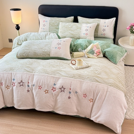 （总）【苏东来】2025高端加厚保暖纯色甜美公主赫本风法式工艺款雕花牛奶绒四件套清新少女婴儿法莱兔绒四件套