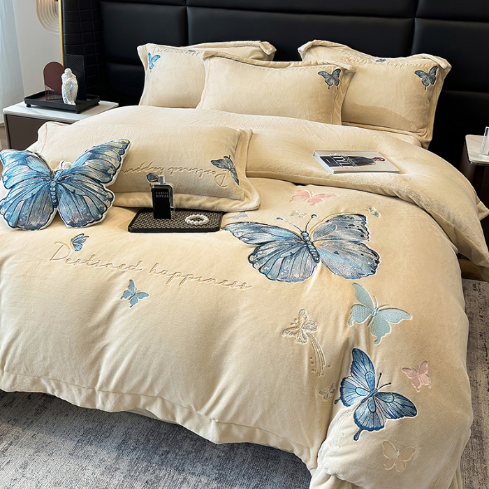 91家纺网 家纺一手货源 找家纺 手提包九斤重超厚绵密有肌氧绒刺绣四件套秋冬加厚保暖牛奶绒宝宝绒床上用品 浅米灰-绒蝶舞-A类超厚绵密有肌氧绒