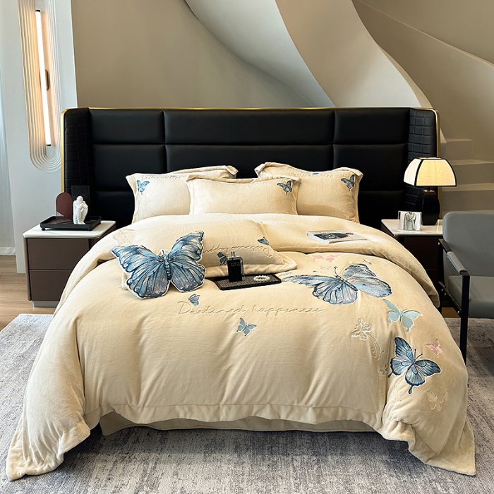 91家纺网 家纺一手货源 找家纺 手提包九斤重超厚绵密有肌氧绒刺绣四件套秋冬加厚保暖牛奶绒宝宝绒床上用品 浅米灰-绒蝶舞-A类超厚绵密有肌氧绒