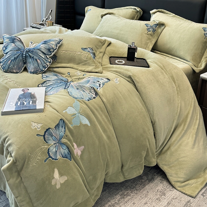 91家纺网 家纺一手货源 找家纺 手提包九斤重超厚绵密有肌氧绒刺绣四件套秋冬加厚保暖牛奶绒宝宝绒床上用品 抹茶绿-绒蝶舞-A类超厚绵密有肌氧绒