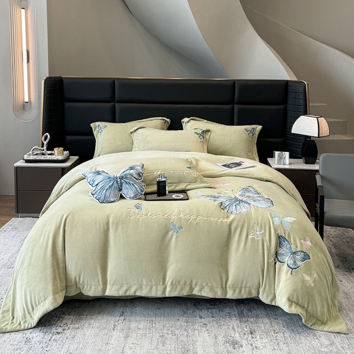 91家纺网 家纺一手货源 找家纺 手提包九斤重超厚绵密有肌氧绒刺绣四件套秋冬加厚保暖牛奶绒宝宝绒床上用品 抹茶绿-绒蝶舞-A类超厚绵密有肌氧绒