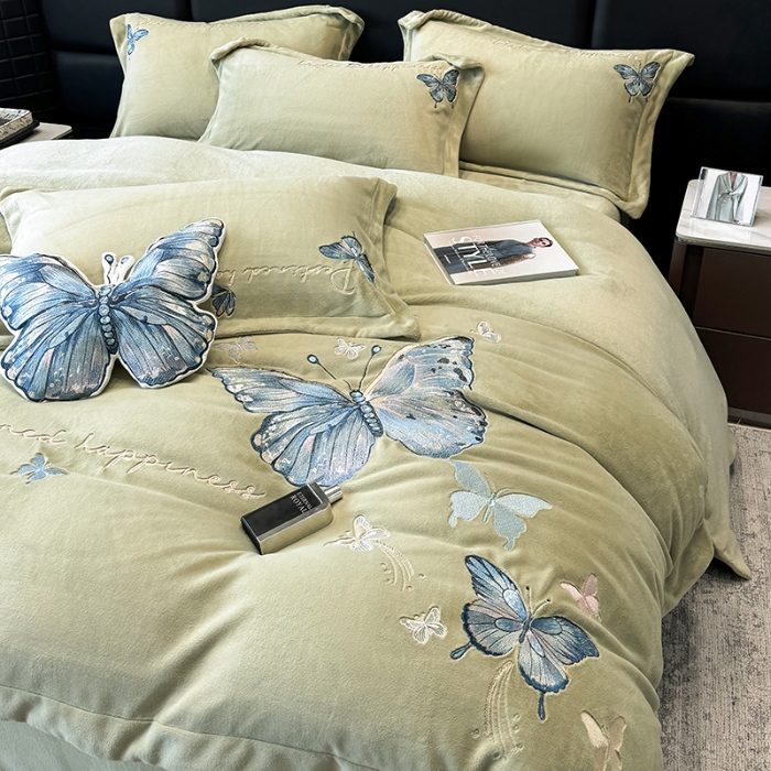 91家纺网 家纺一手货源 找家纺 手提包九斤重超厚绵密有肌氧绒刺绣四件套秋冬加厚保暖牛奶绒宝宝绒床上用品 抹茶绿-绒蝶舞-A类超厚绵密有肌氧绒