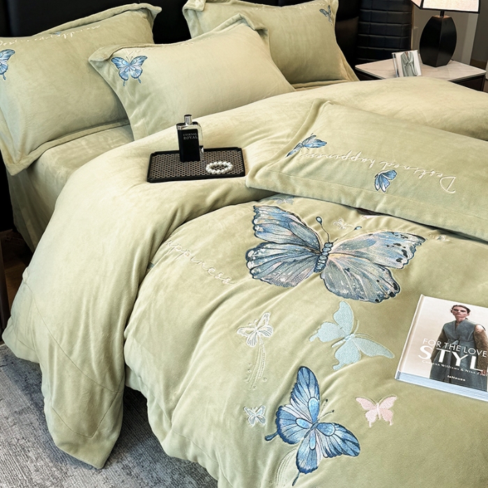 91家纺网 家纺一手货源 找家纺 手提包九斤重超厚绵密有肌氧绒刺绣四件套秋冬加厚保暖牛奶绒宝宝绒床上用品 抹茶绿-绒蝶舞-A类超厚绵密有肌氧绒