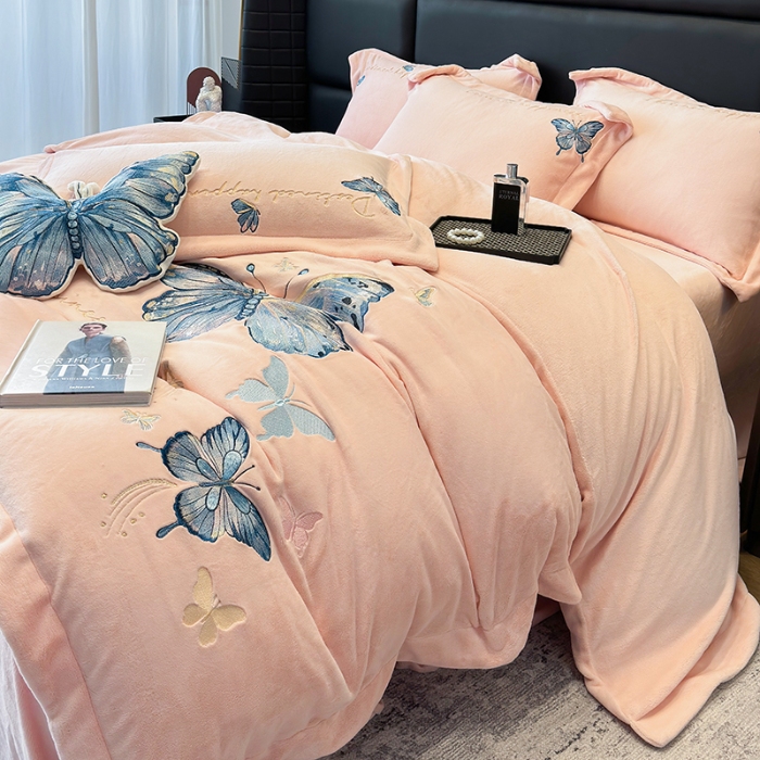 91家纺网 家纺一手货源 找家纺 手提包九斤重超厚绵密有肌氧绒刺绣四件套秋冬加厚保暖牛奶绒宝宝绒床上用品 蔷薇粉-绒蝶舞-A类超厚绵密有肌氧绒