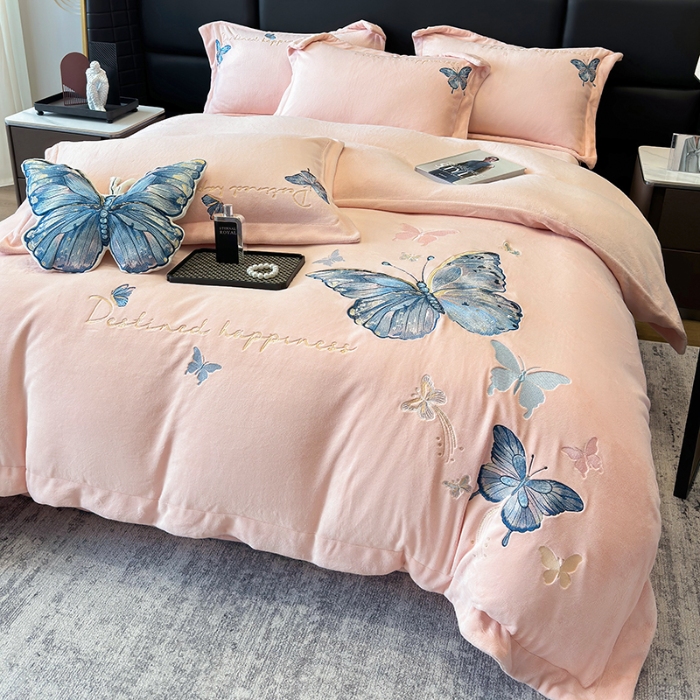 91家纺网 家纺一手货源 找家纺 手提包九斤重超厚绵密有肌氧绒刺绣四件套秋冬加厚保暖牛奶绒宝宝绒床上用品 蔷薇粉-绒蝶舞-A类超厚绵密有肌氧绒