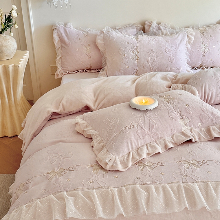 91家纺网 家纺一手货源 找家纺 （总）雅高家居 2025新款精致刺绣双层蕾丝花边公主风高克重全消光韩版加厚牛奶绒四件套