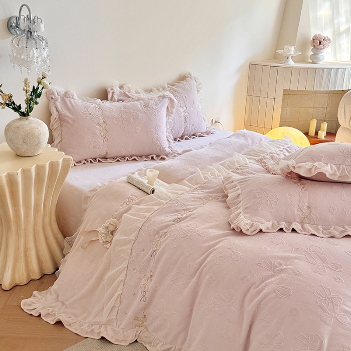 91家纺网 家纺一手货源 找家纺 （总）雅高家居 2025新款精致刺绣双层蕾丝花边公主风高克重全消光韩版加厚牛奶绒四件套