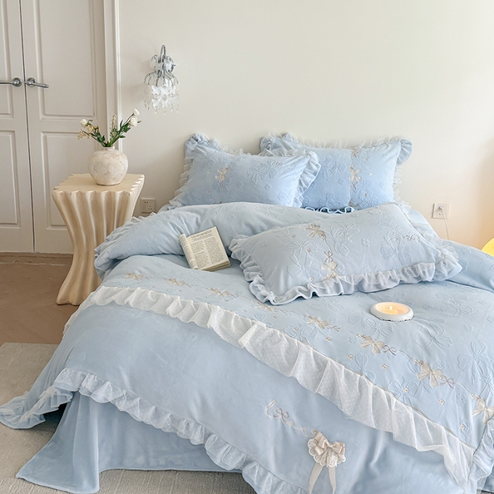 91家纺网 家纺一手货源 找家纺 （总）雅高家居 2025新款精致刺绣双层蕾丝花边公主风高克重全消光韩版加厚牛奶绒四件套