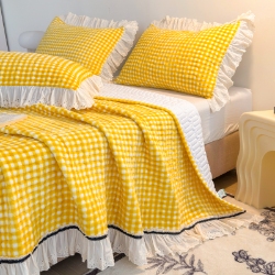 91家纺网 家纺一手货源 找家纺 2025高克重加厚牛奶绒无印风格子床盖蕾丝花边织带花边宝宝绒婴儿绒简约风单床盖床褥全棉花边床单三件套,格韵-黄,格韵-黑,格韵-红