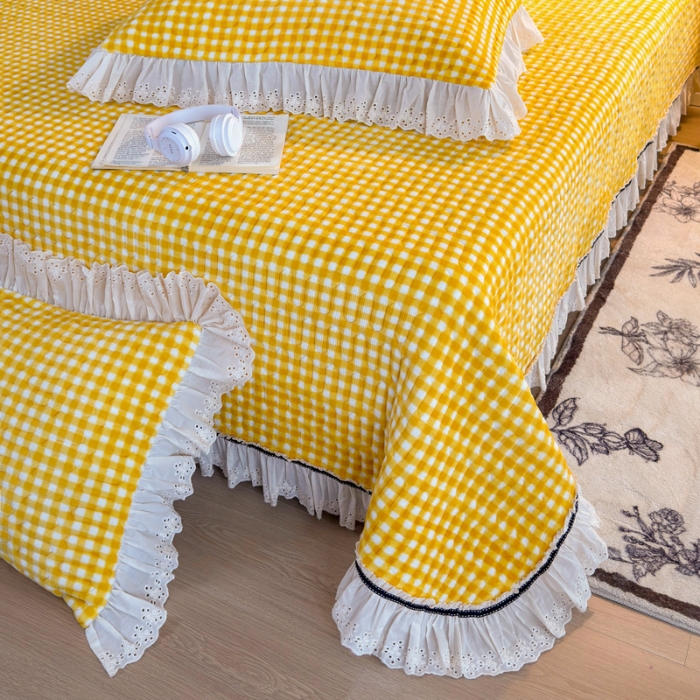 91家纺网 家纺一手货源 找家纺 2025高克重加厚牛奶绒无印风格子床盖蕾丝花边织带花边宝宝绒婴儿绒简约风单床盖床褥全棉花边床单三件套